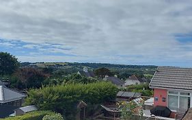 Sea Crest, Beautiful Home In Tenby With Sea Views