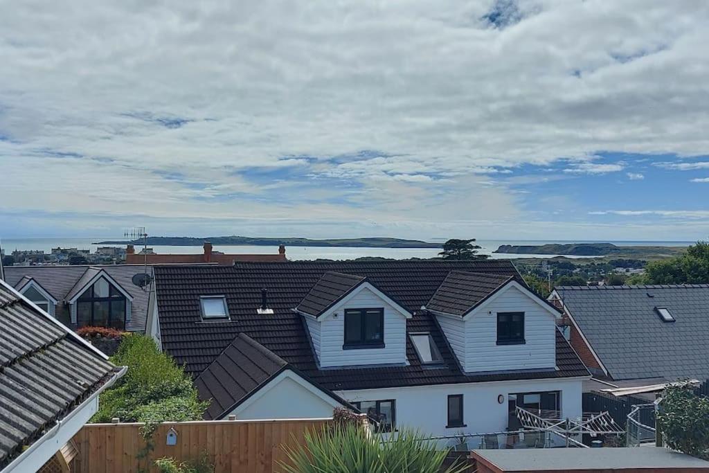 Sea Crest, Beautiful Home In Tenby With Sea Views Exterior photo