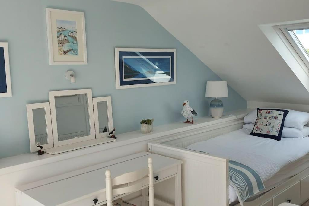 Sea Crest, Beautiful Home In Tenby With Sea Views Exterior photo