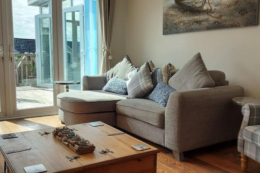 Sea Crest, Beautiful Home In Tenby With Sea Views Exterior photo